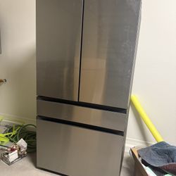 Samsung 23 cu. ft. Bespoke Counter Depth 4 Door French Door Refrigerator