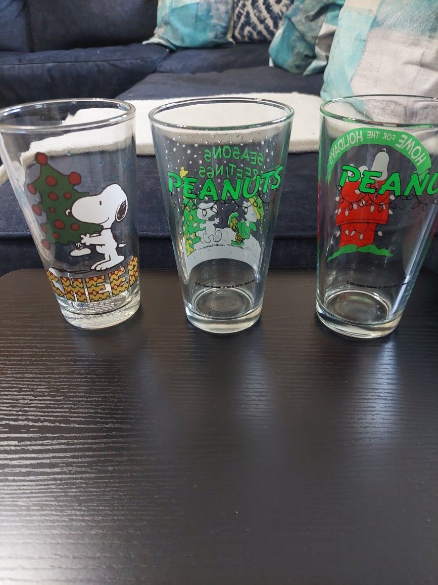 Vintage Peanuts Christmas Glasses Set Of 5