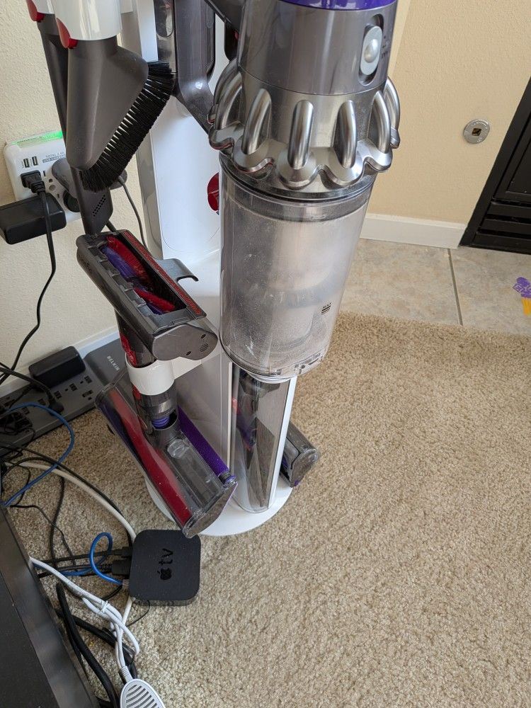 Dyson V10