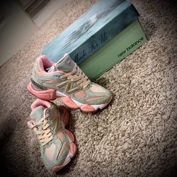 New Balance 9060 Women’s sneakers in pink and blue special edition - size 8