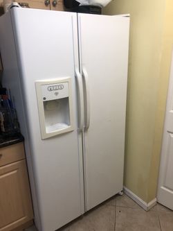 GE Refrigerator Freezer works great