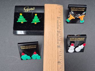 Set of 4 Vintage 80s 90s Holiday/Christmas/Winter Pierced Earrings