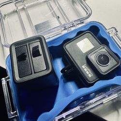 GoPro Hero 7 Black + Charging Hub & 3 Batteries