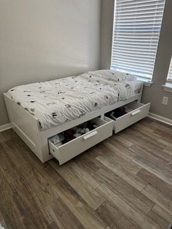 Pull Out Day Bed With 2 Drawers