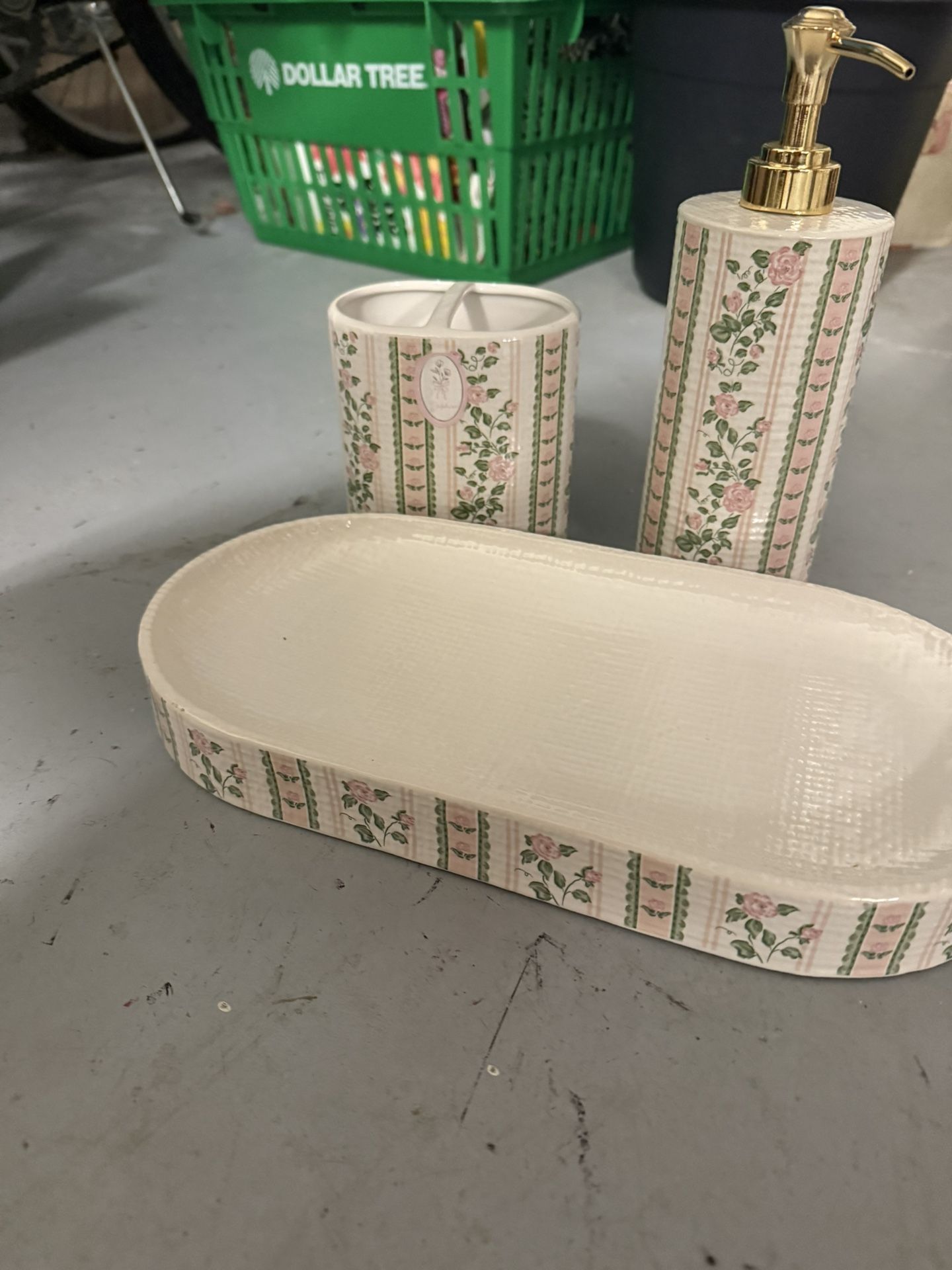 Ceramic Bathroom Set