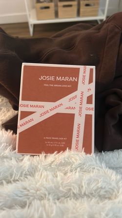 Josie Maran Feel the Argan Love Set