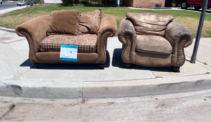 FREE Couch 🛋️