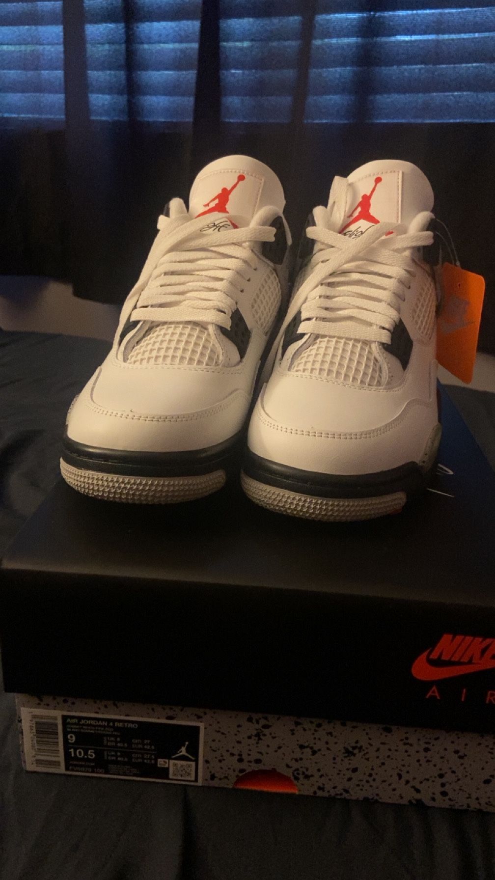 Air Jordan 4 White Cements Size 9