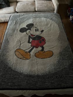 Vintage 90s Mickey Mouse reversible blanket — © The Walt Disney Company