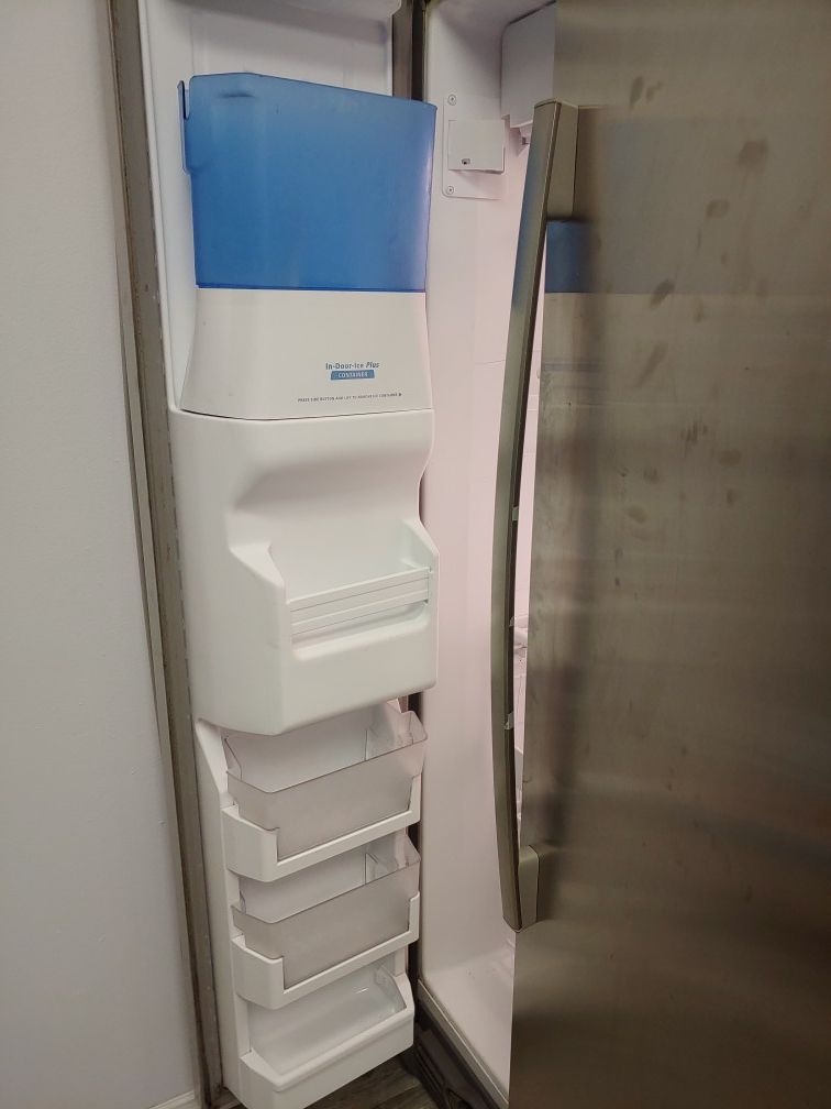 Whirlpool Conquest Gold Refrigerator for Sale in Tampa, FL OfferUp