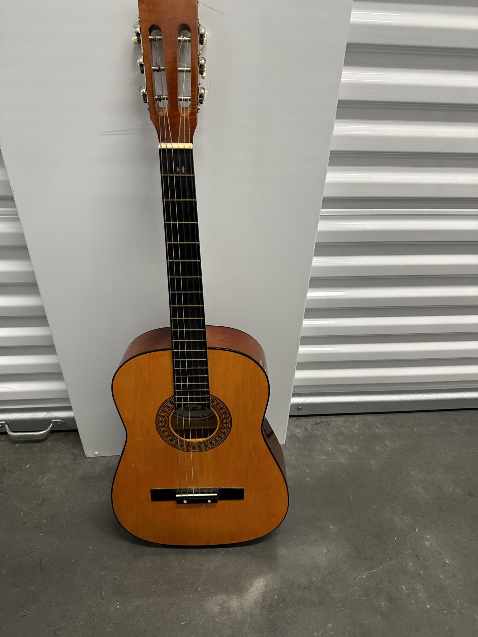 Universal Classic Guitar 🎸