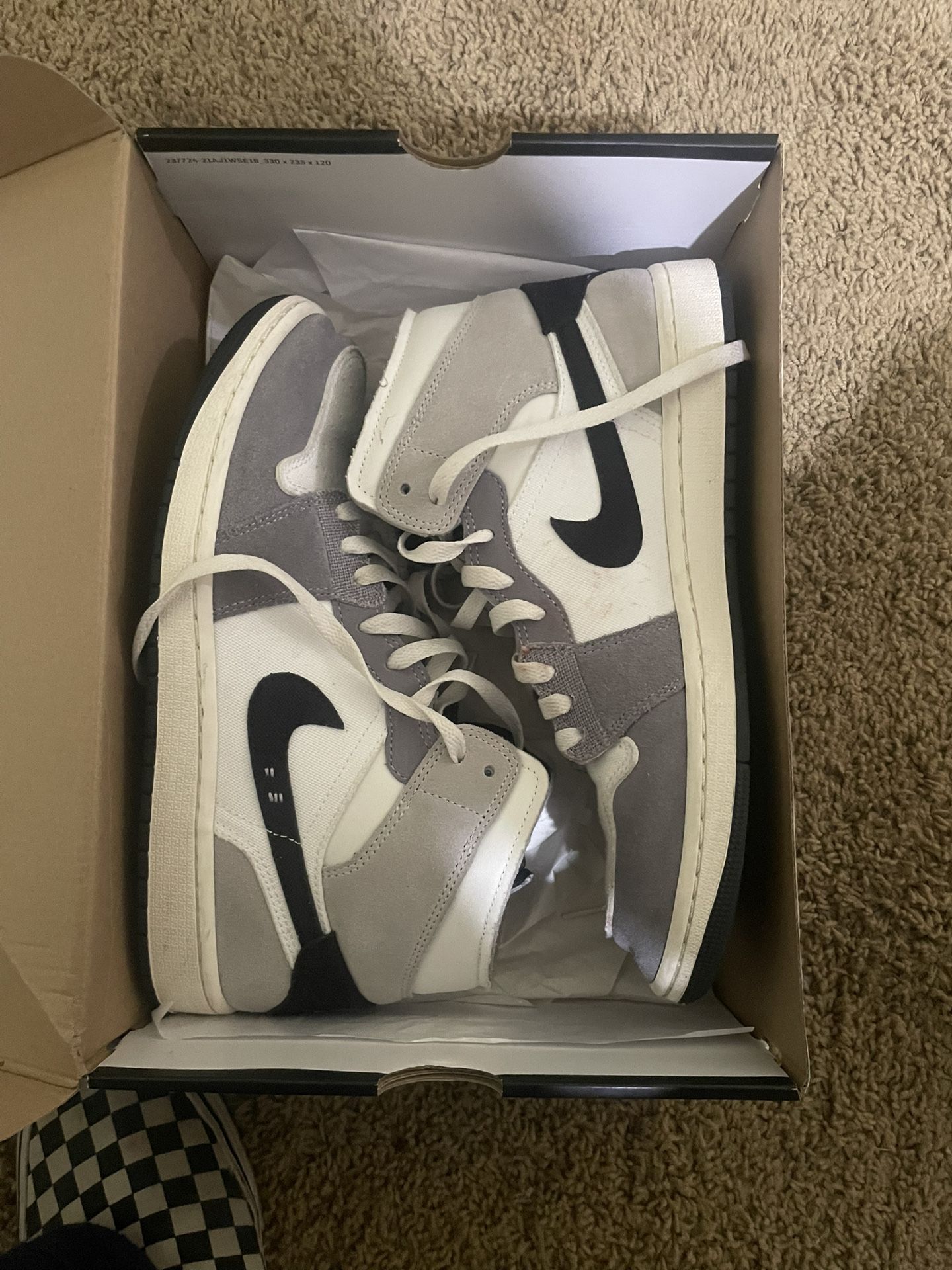 Air Jordan 1 Mid SE Craft
