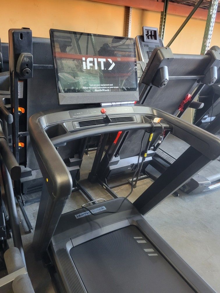 FULLERTON- 2025 Model Nordictrack Commercial 2450 - 24" ifit touchscreen - 12% incline 12mph max speed - 1600$