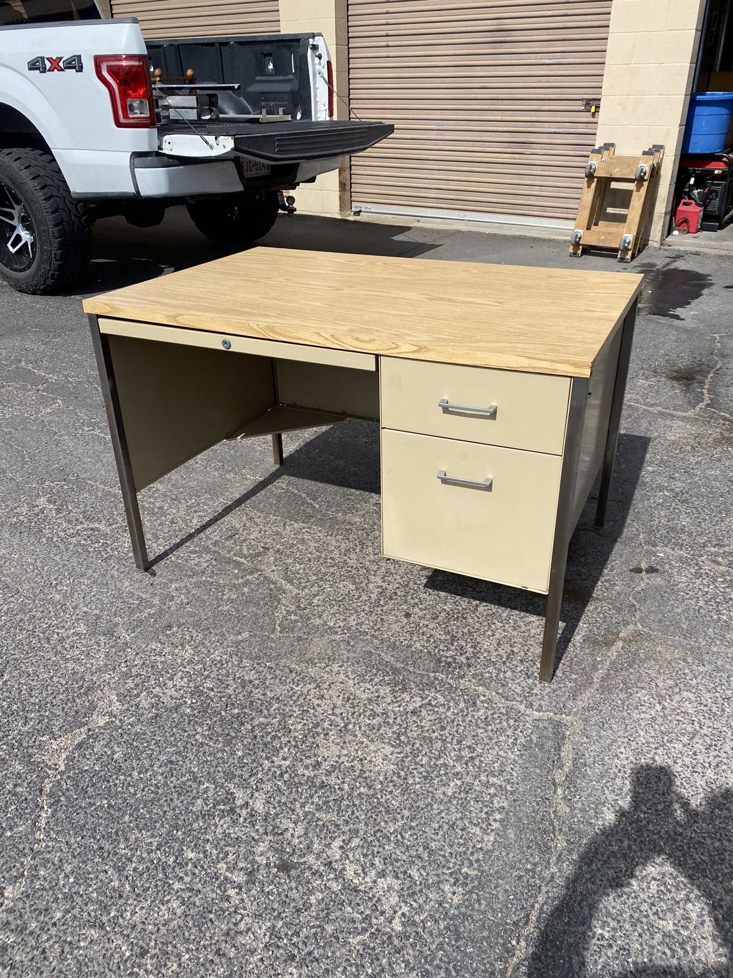 Nice Metal Desk 40 for Sale in El Paso, TX OfferUp