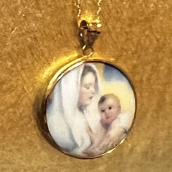 🙏 10K Gold Porcelain Religious Mother & Child Necklace