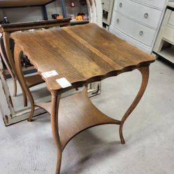 Victorian-style Parlor Table. Tiger Oak Antique