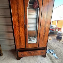 Armoire Antique 