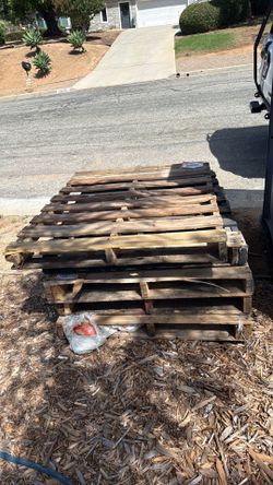 Free pallets!