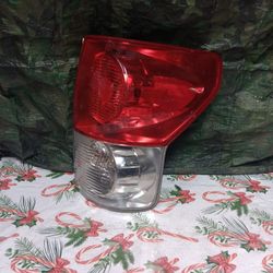 2007-09 Toyota Tundra Right Tail Light 