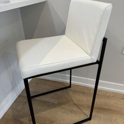 4 Barstool Chairs 