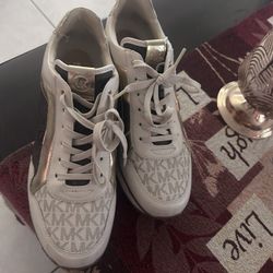 MK Shoes (women: Size 9)