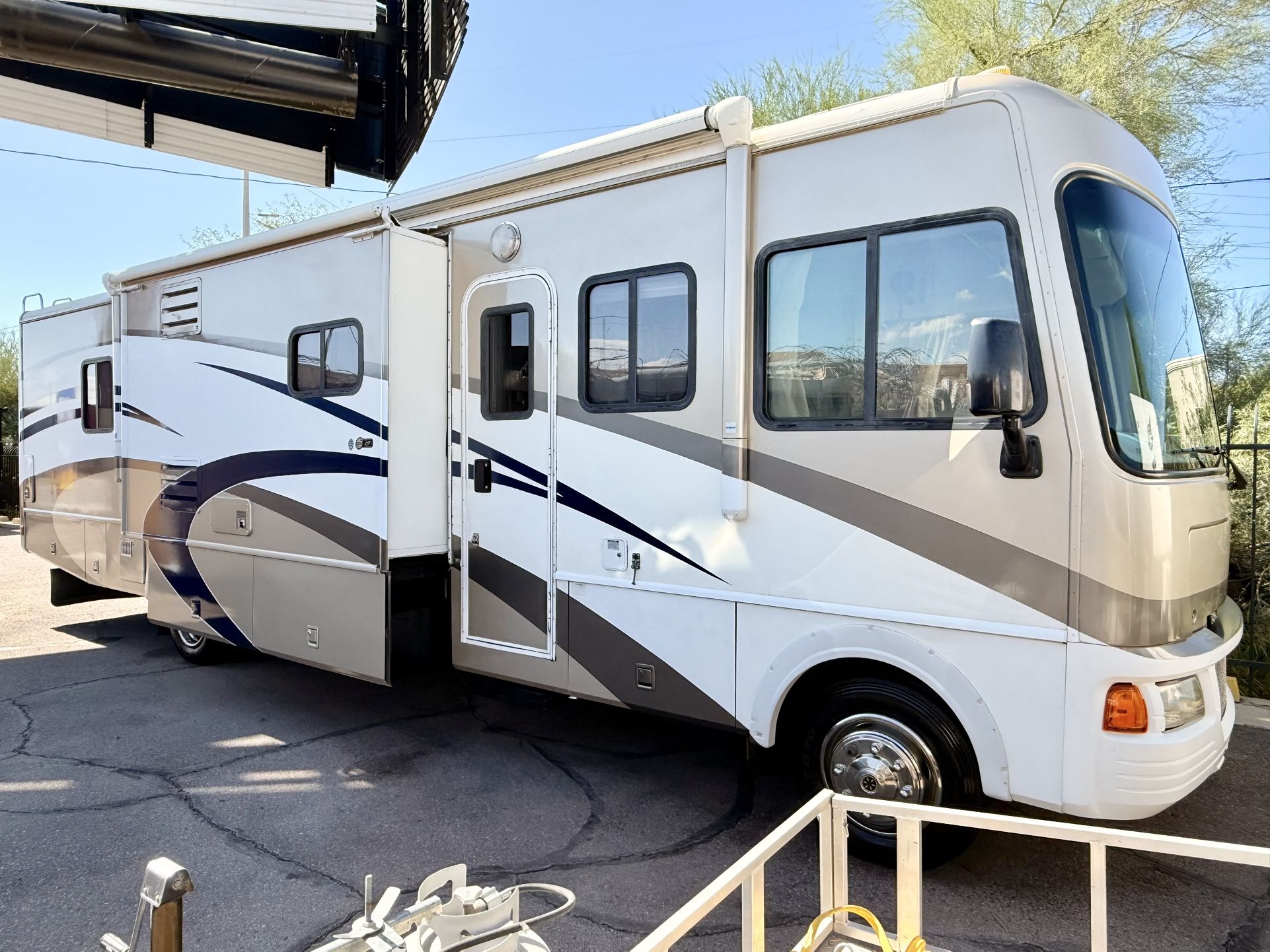 2004 Fleetwood Flair 34F Triple Slide Class A 51K Miles Must See