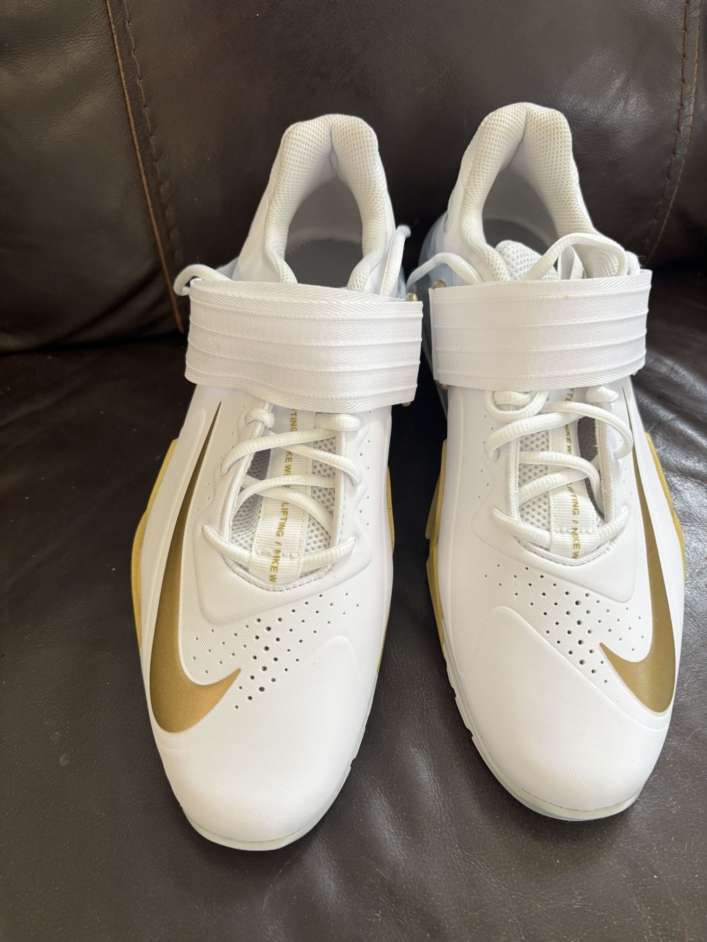 savaleos nike white and Gold