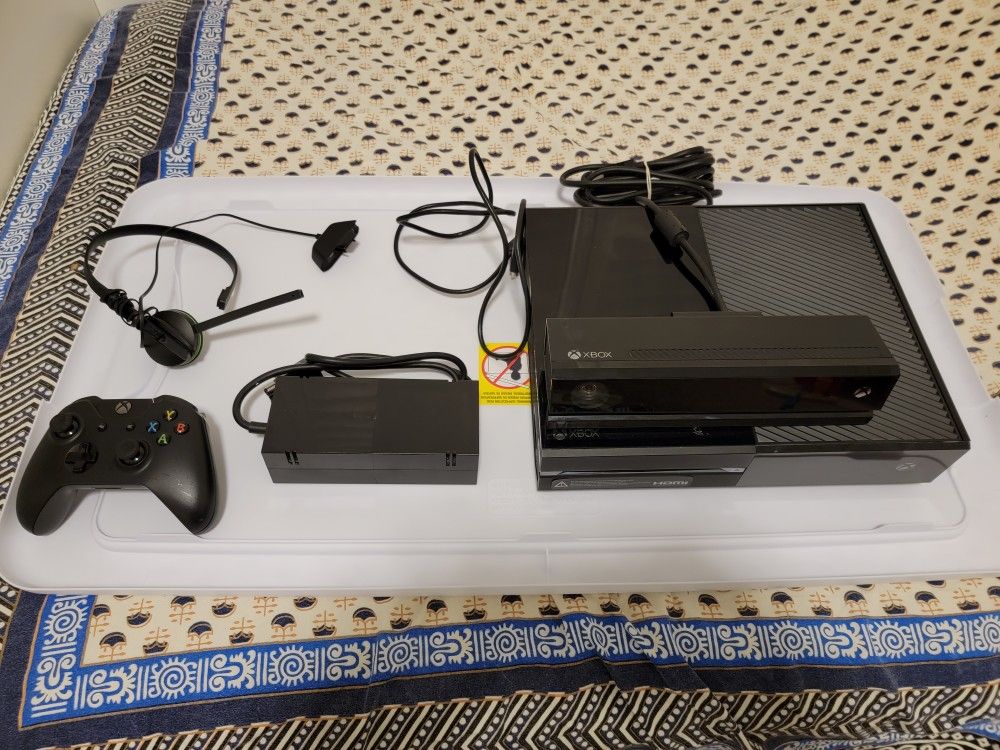 Xbox One With Kinect, 2 Controllers, Headphones, FREE Games