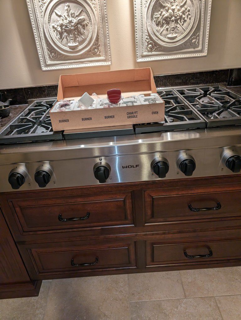 Wolf Stove Red Knobs