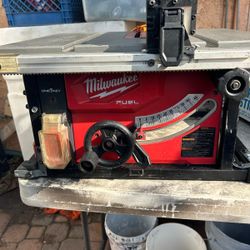 CORTADORA D  MESA ES D 🔋  MILWAUKEE  OJO 👁  NO PILA  EN MUYBUENAS CONDICIONES 