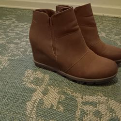 Sz 11 Tan Wedge Ankle Boots!