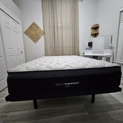 Luxe Midnight, Queen, Cover: GlacioTex Cooling Cover, Top Layer: Original Layer Like New, Perfect Condition