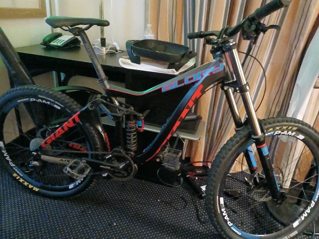 Giant GLORY MOUNTAIN BIKE