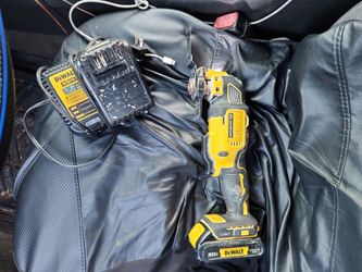 Dewalt cordless oscillating multi tool with battery and charger