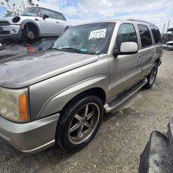 2002 CADILLAC ESCALADE 6.0 PARTING OUT PARTS FOR SALE 