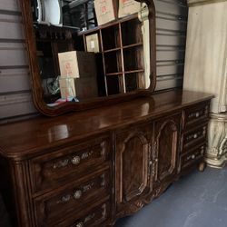 Dresser 