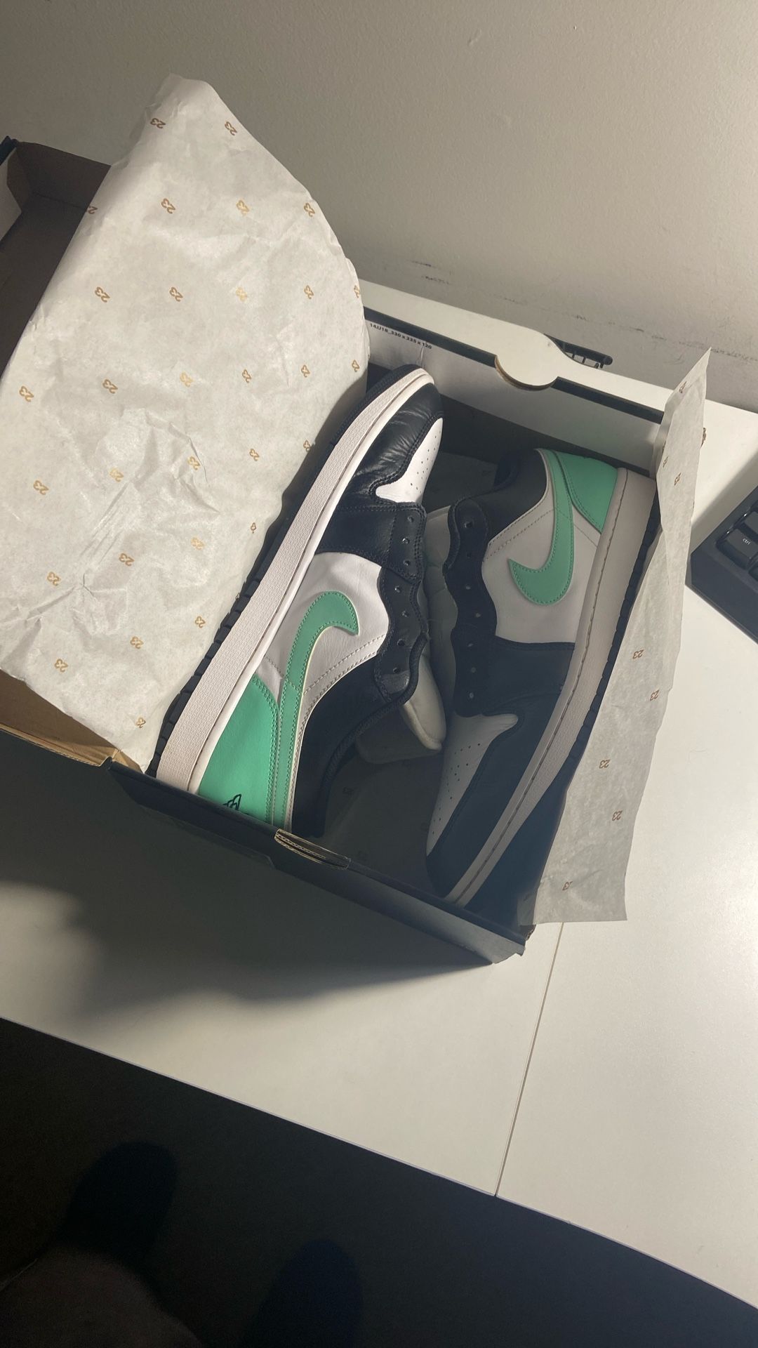 Jordan 1 Low Green Glow
