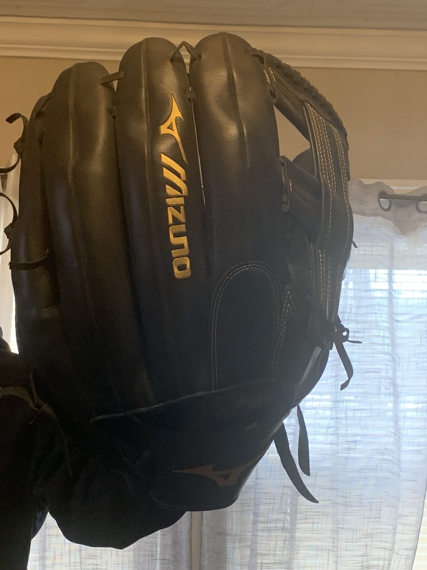 Mizuno Giant Size Baseball Glove
