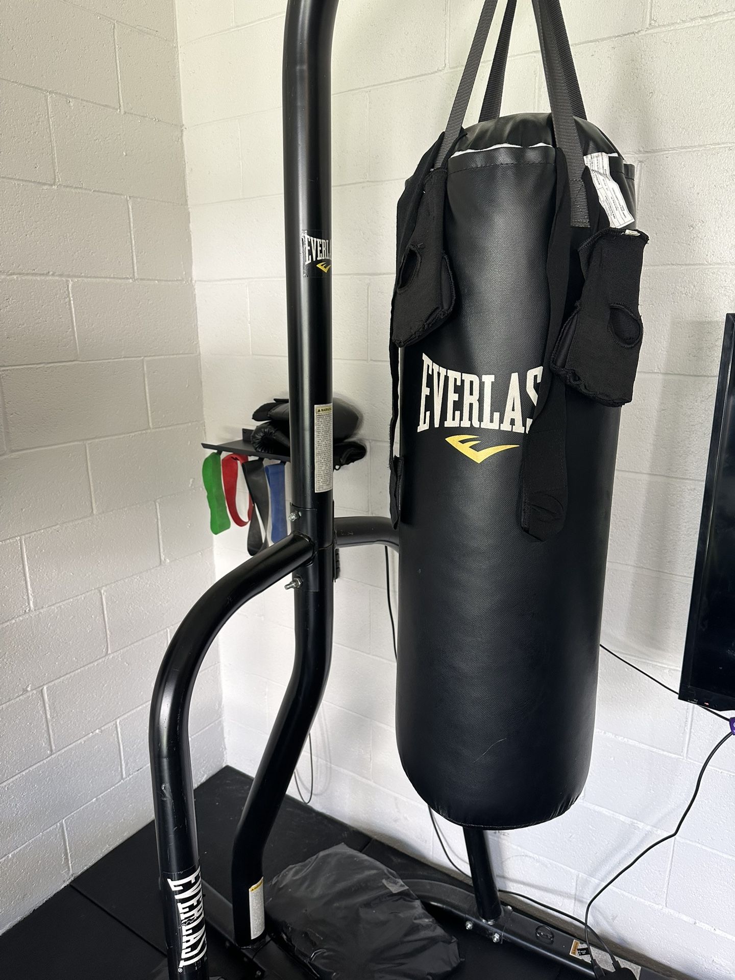 Everlast Punching Bag With Stand & Gloves