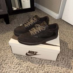 Jordan 1 Low Travis Scott Velvet Brown