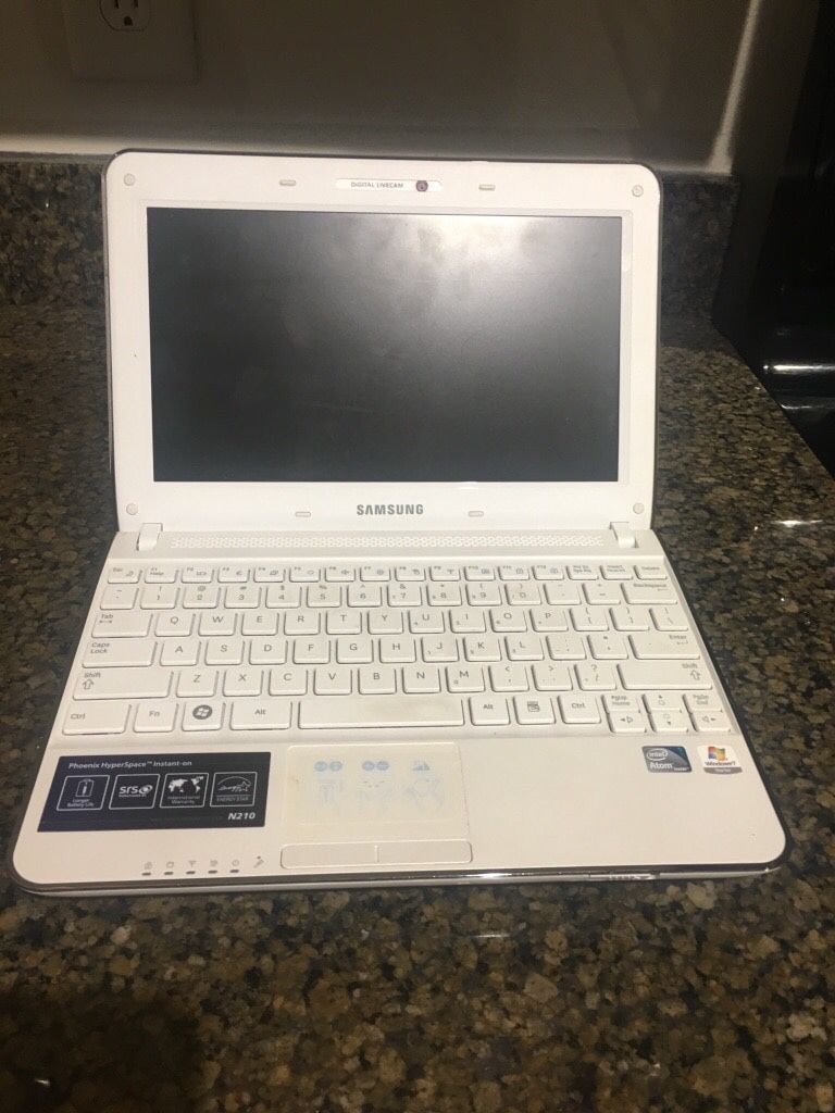 Samsung mini laptop/ Notebook N210 9”