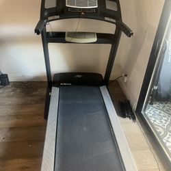 Nordic Track Elite 5700 Treadmill 