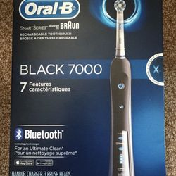 Oral b 7000 Electric toothbrush