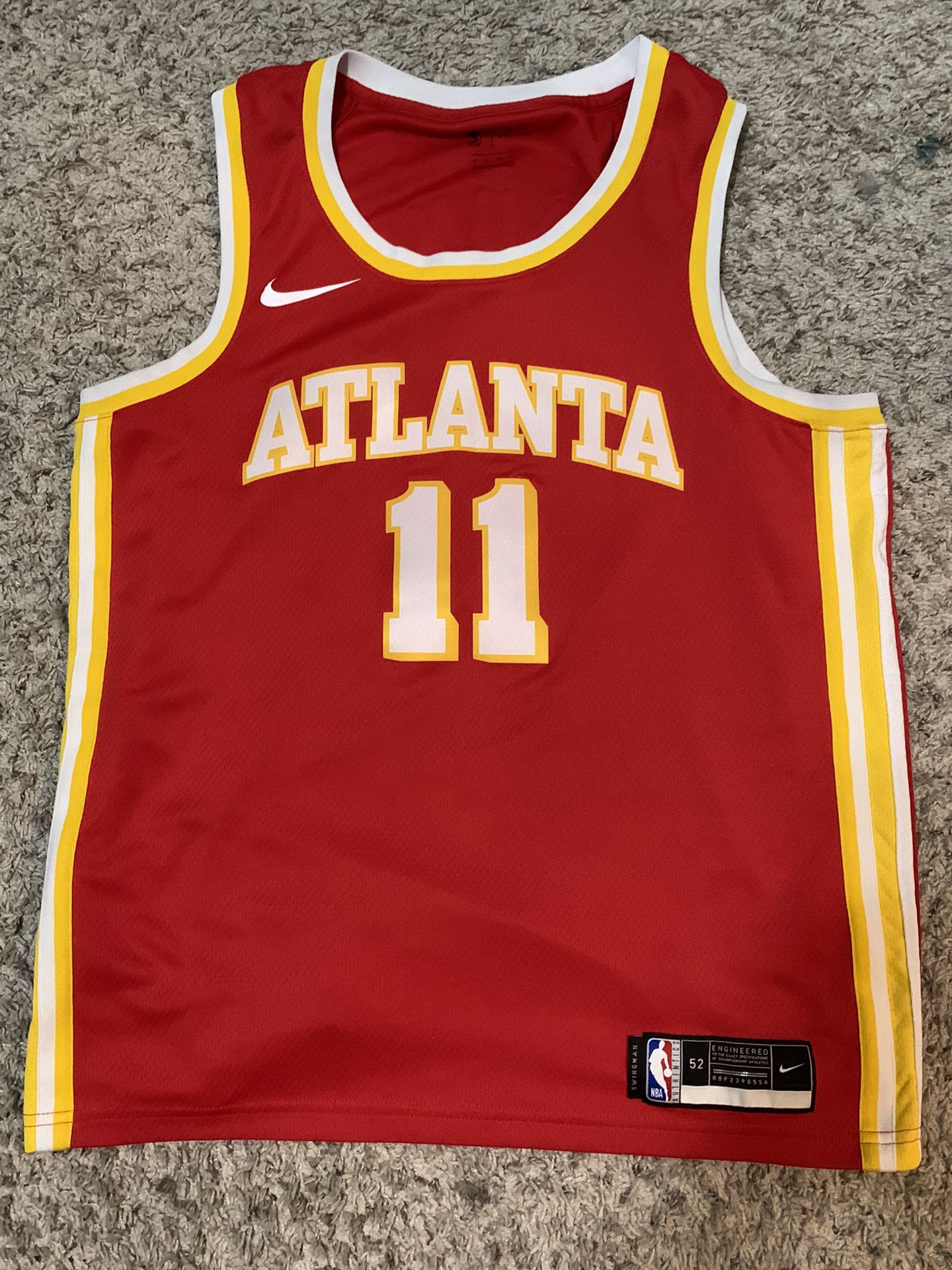 Atlanta Hawks Tre Young Jersey (size XL)