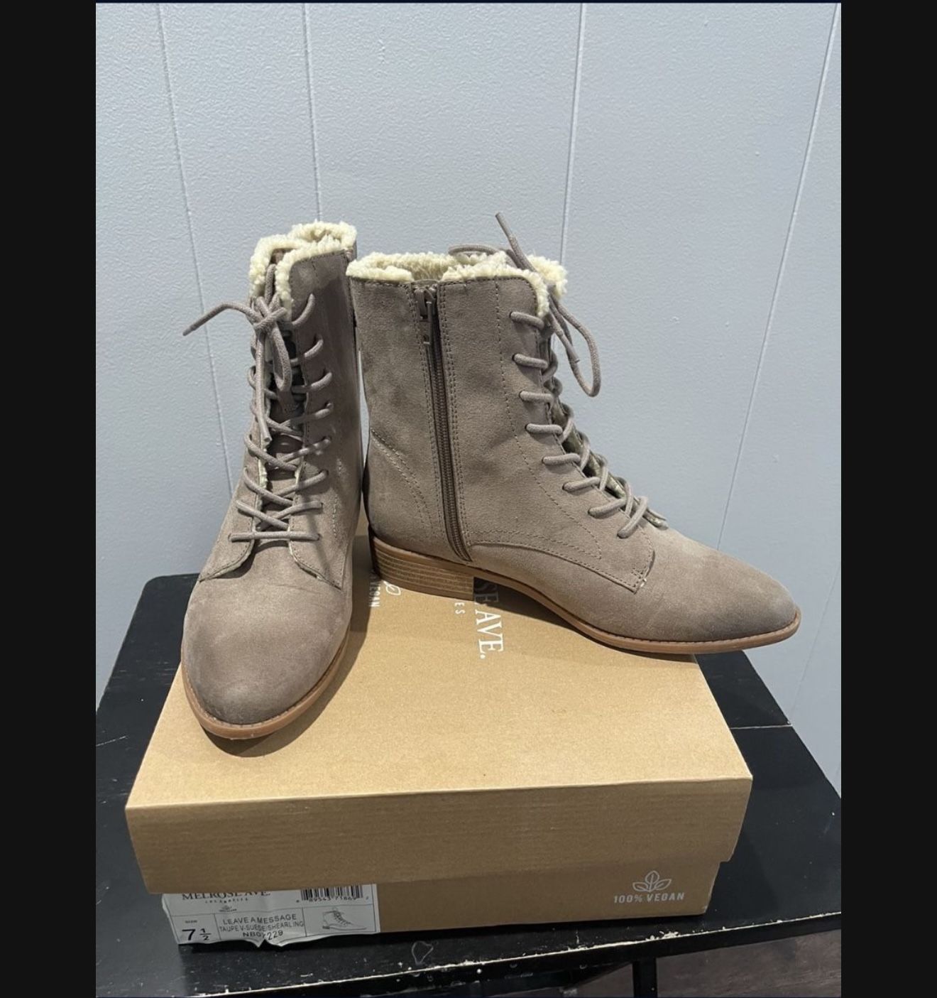Melrose Ave Los Angeles Leave A Message Vegan Boots size 7.5.