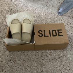 BONE YEEZY SLIDE SIZE 7