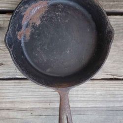 Vintage Cast Iron Skillet #8 Made in Taiwan