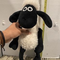 Shaun Of The Sheep 18” Plushie