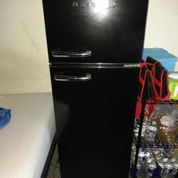 GALANZ 7.3 cu ft Refrigerator