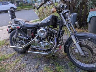 Harley Davidson sportster 1000 with bike lift table